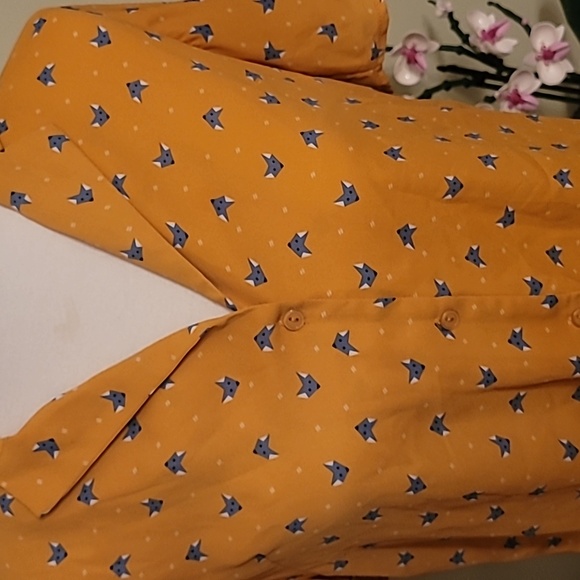 Monteau Los Angeles Fox Print Tie Front Blouse - Small - Picture 3 of 7